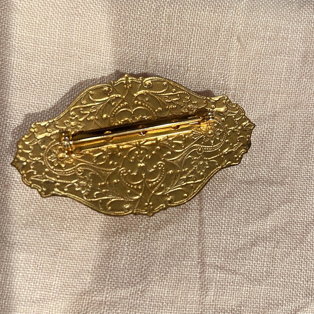 Flower Brooch - Picture 4 of 6